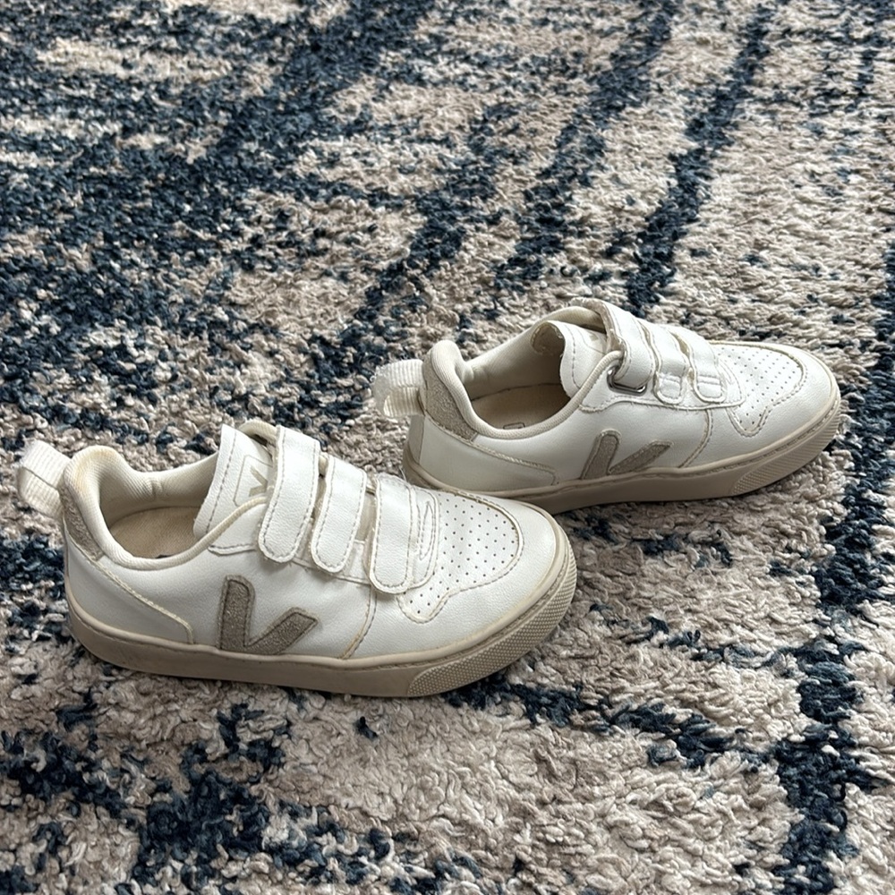 Veja toddler size 11 sneakers EUC - Picture 4 of 8